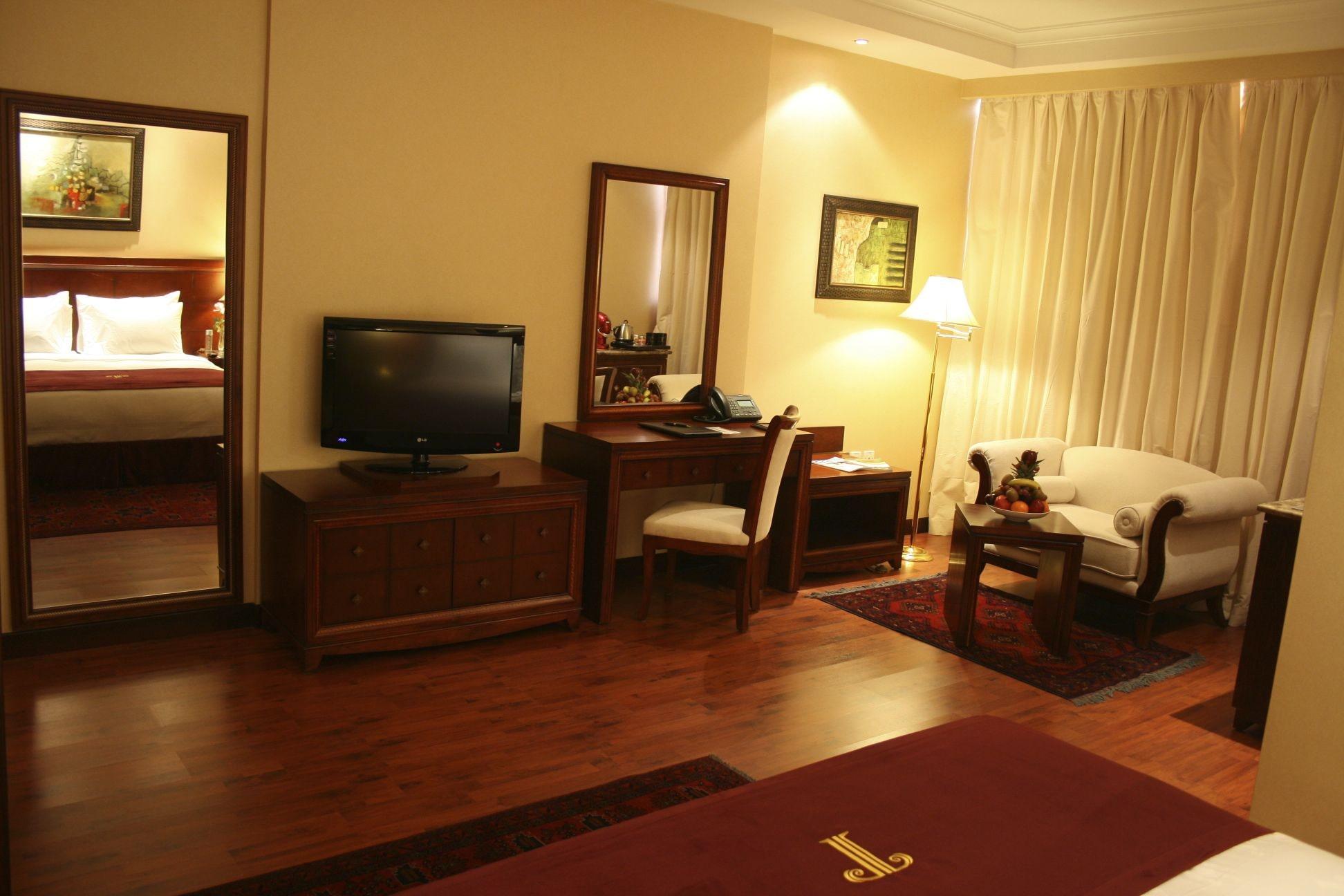 Trianon Royal Hotel Abou Dabi Extérieur photo