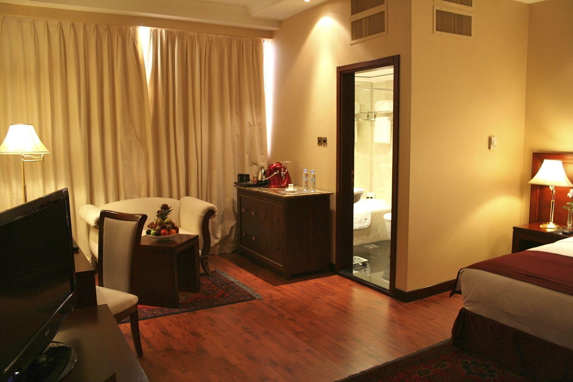 Trianon Royal Hotel Abou Dabi Extérieur photo