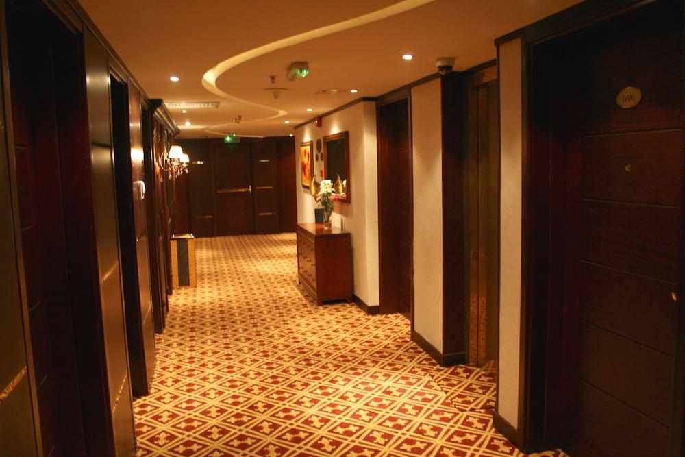 Trianon Royal Hotel Abou Dabi Extérieur photo